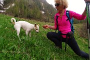 87 Cogliendo e mangiando il 'mezzo condito'